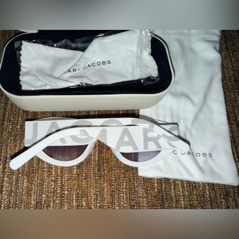 Marc Jacob’s sunglasses - Picture 2 of 7